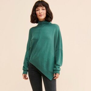 Flat white asymmetrical hem turtleneck sweater